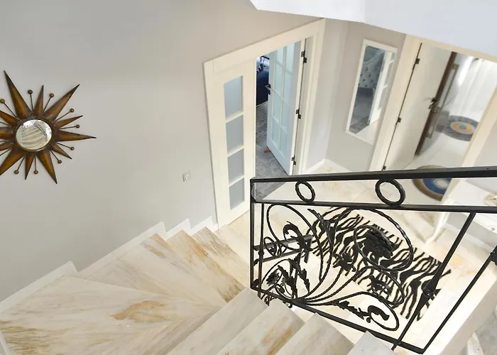 Opera Muestakil Villa